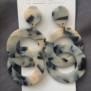 Brand new never worn light tortoiseshell earrings